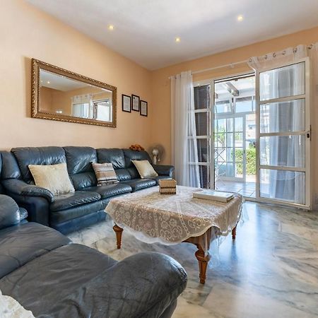 Townhouse Beachside Фуэнхирола Экстерьер фото