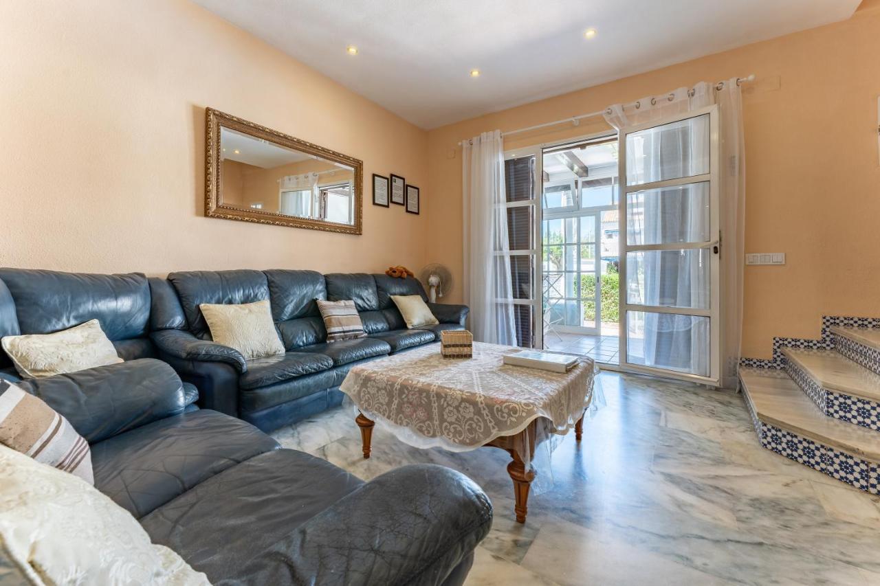 Townhouse Beachside Фуэнхирола Экстерьер фото