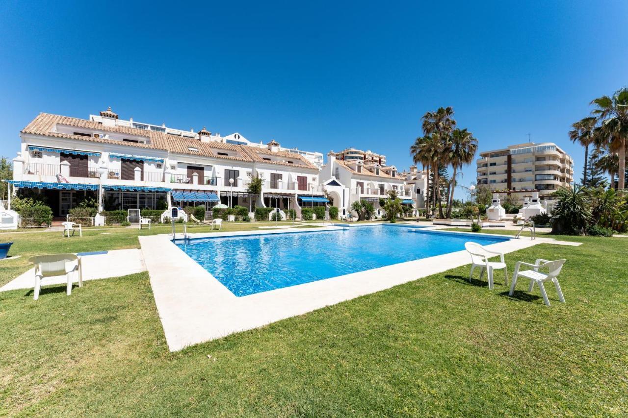 Townhouse Beachside Фуэнхирола Экстерьер фото