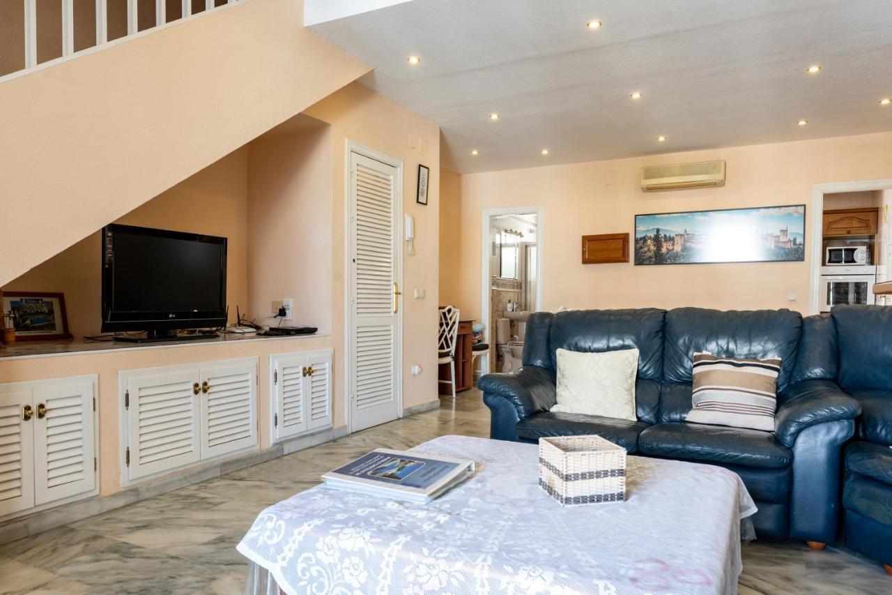 Townhouse Beachside Фуэнхирола Экстерьер фото
