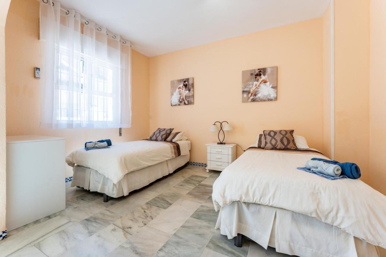 Townhouse Beachside Фуэнхирола Экстерьер фото